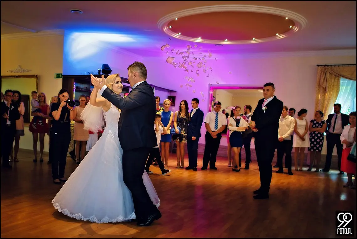 fotograf na wesele kraków,zdjęcia ślubne w domu weselnym dwór szlachecki w sieciechowicach