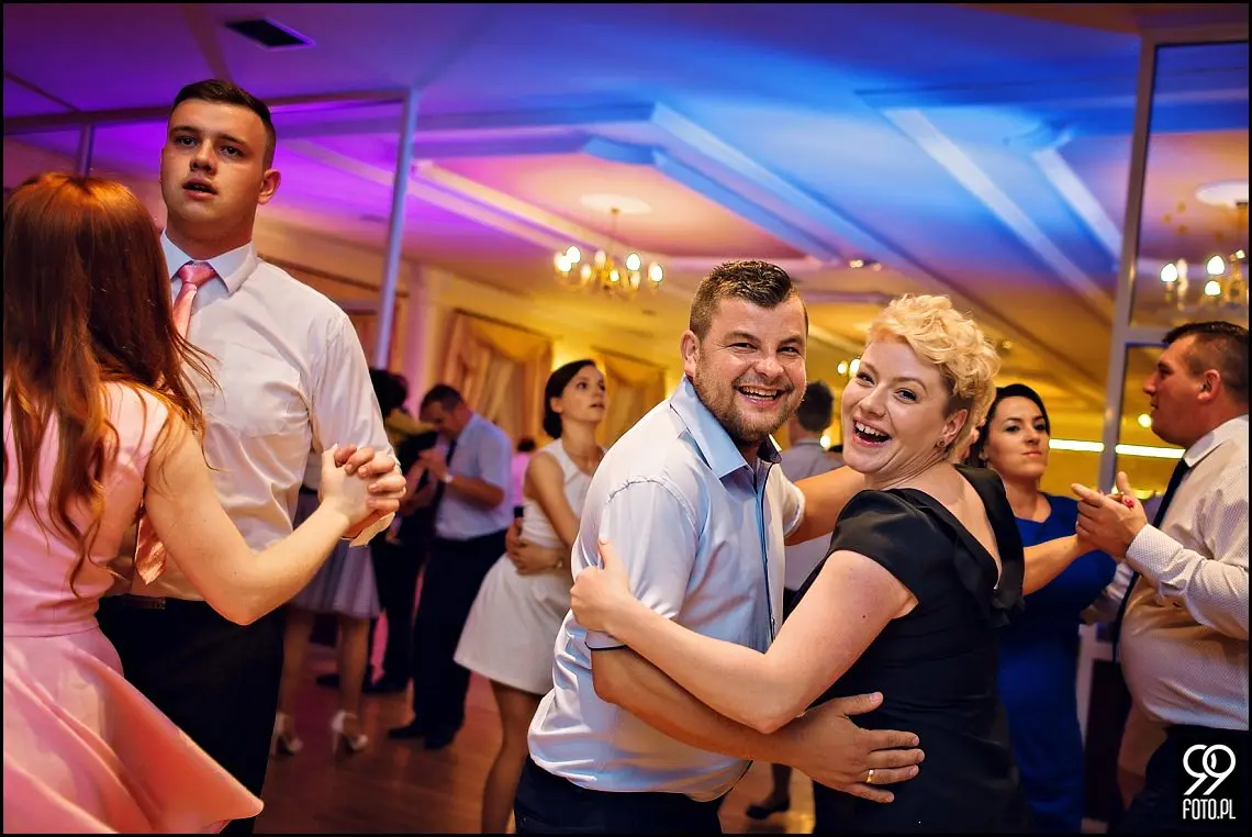fotograf na wesele kraków,zdjęcia ślubne w domu weselnym dwór szlachecki w sieciechowicach