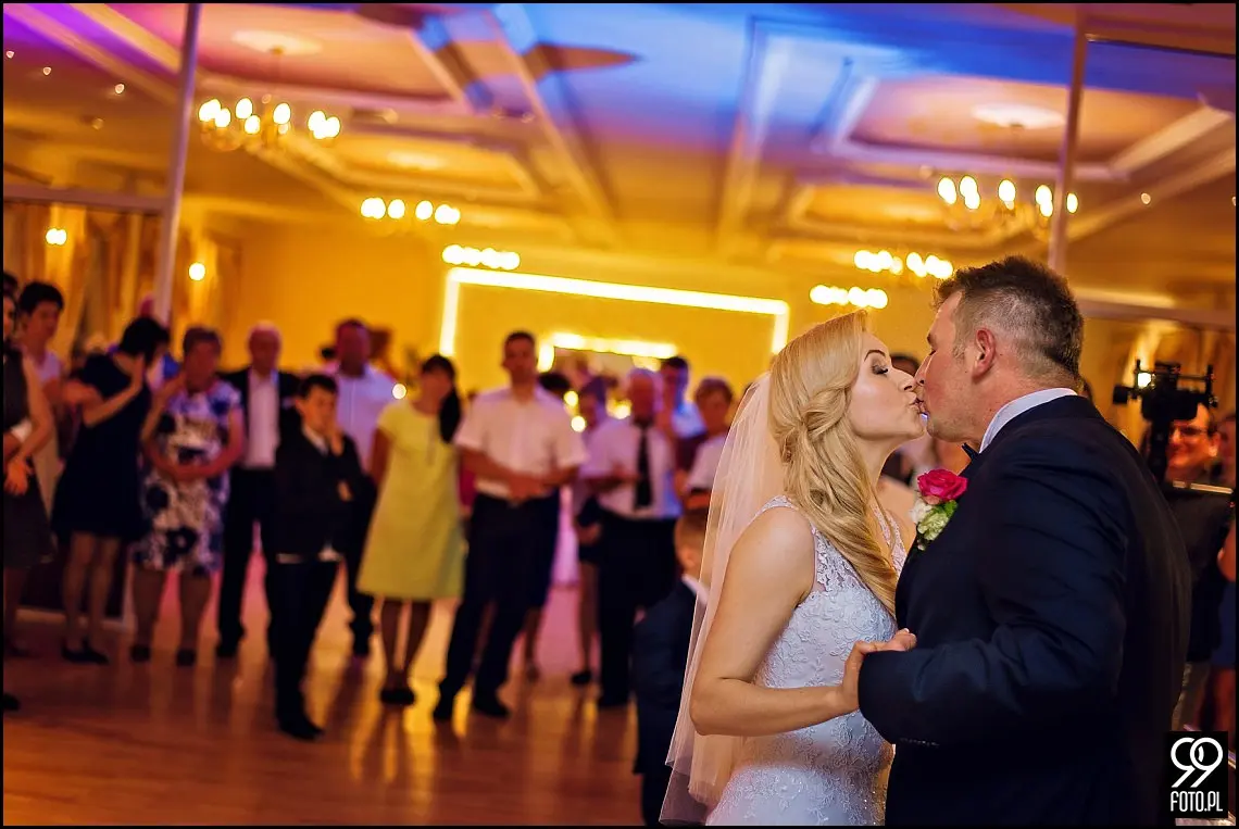fotograf na wesele kraków,zdjęcia ślubne w domu weselnym dwór szlachecki w sieciechowicach