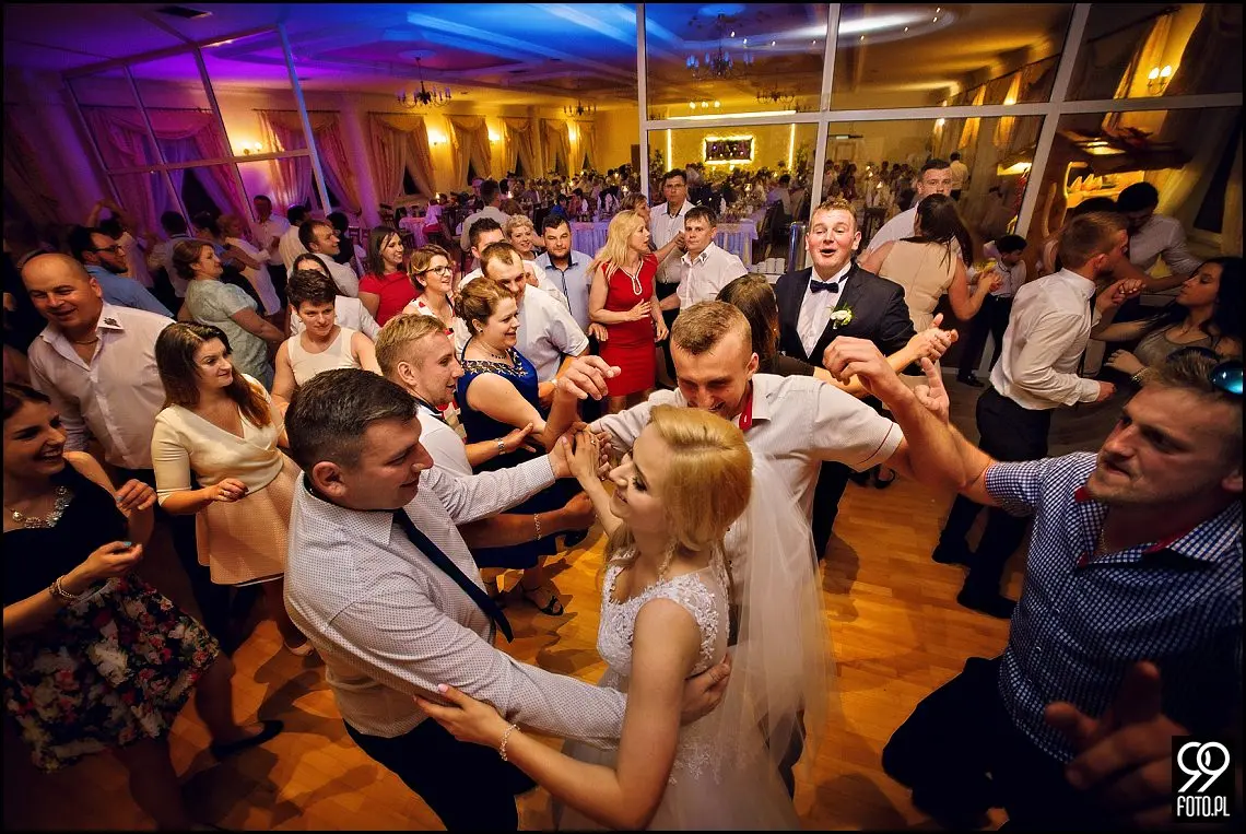fotograf na wesele kraków,zdjęcia ślubne w domu weselnym dwór szlachecki w sieciechowicach