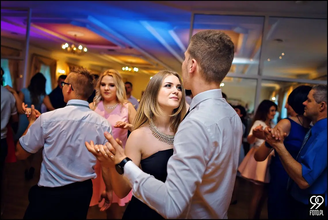 fotograf na wesele kraków,zdjęcia ślubne w domu weselnym dwór szlachecki w sieciechowicach