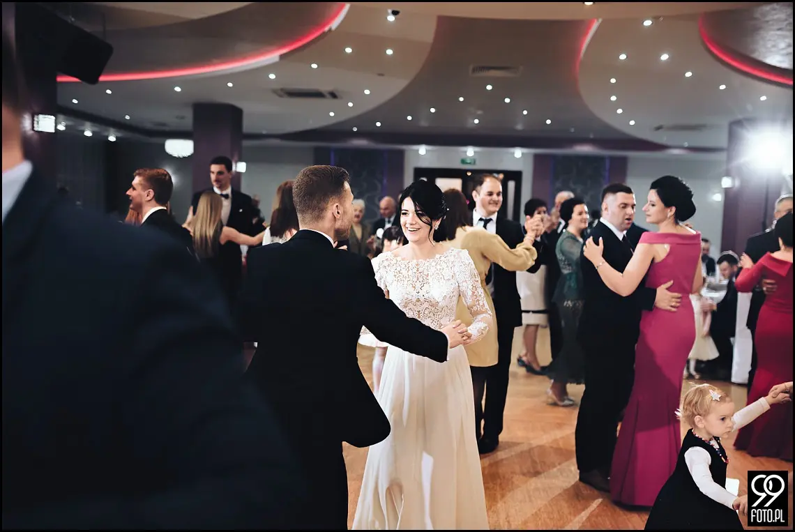 alexia ochojno, nowoczesna sala weselna, ślub w mogilanach, fotograf na wesele dobczyce