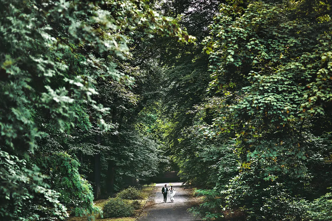 chwila, światło, kadr w fotografii ślubnej