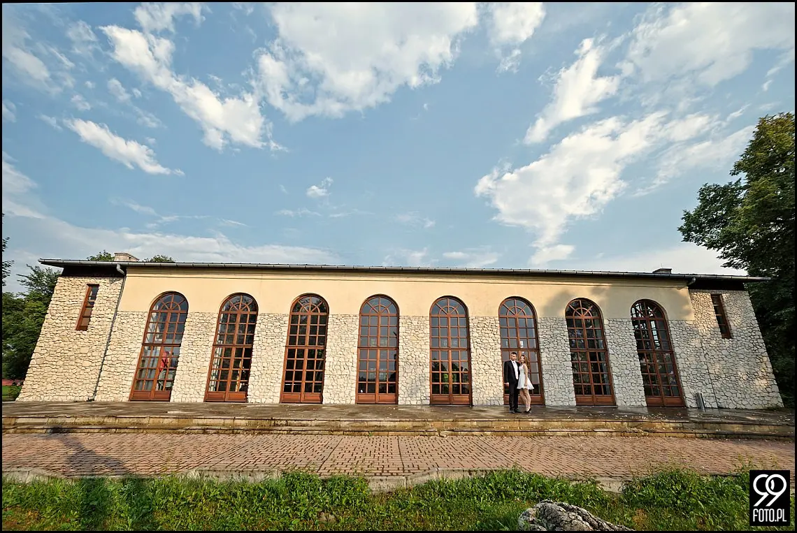 plener poślubny dwór tomaszowice,plener ślubny zamek korzkiew,zdjęcia ślubne ojców