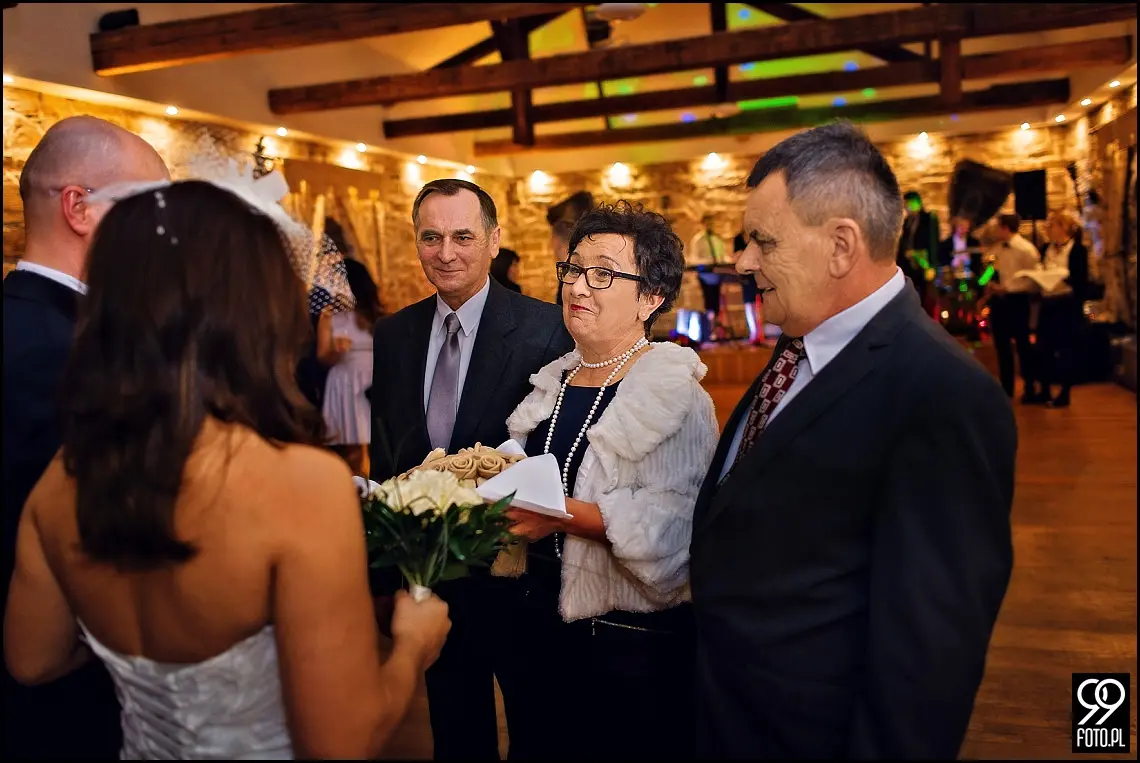 zdjęcia ślubne folwark stara winiarnia,fotograf na ślub mszana dolna,fotograf na ślub cywilny