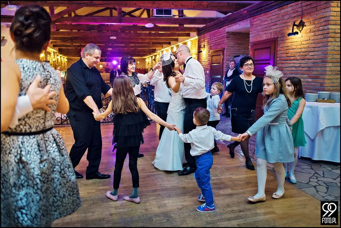 zdjęcia ślubne folwark stara winiarnia,fotograf na ślub mszana dolna,fotograf na ślub cywilny