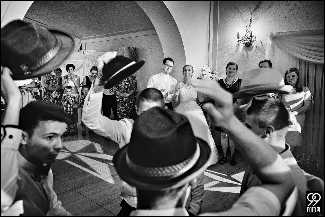 fotograf na wesele kraków,reportaż ślubny bolechowiece,dom weselny u niedźwiedzia