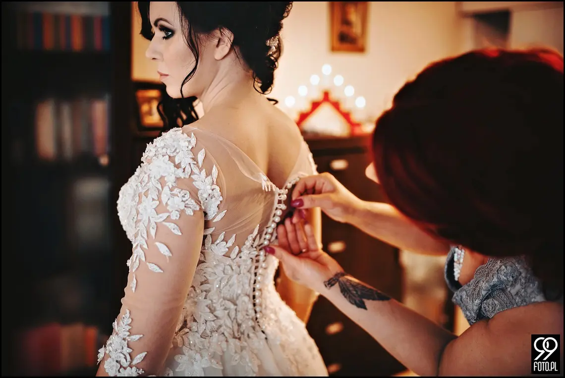 Zimowy ślub Kraków, Kościół na Szkanych Domach, reportaż ślubny Nowa Huta