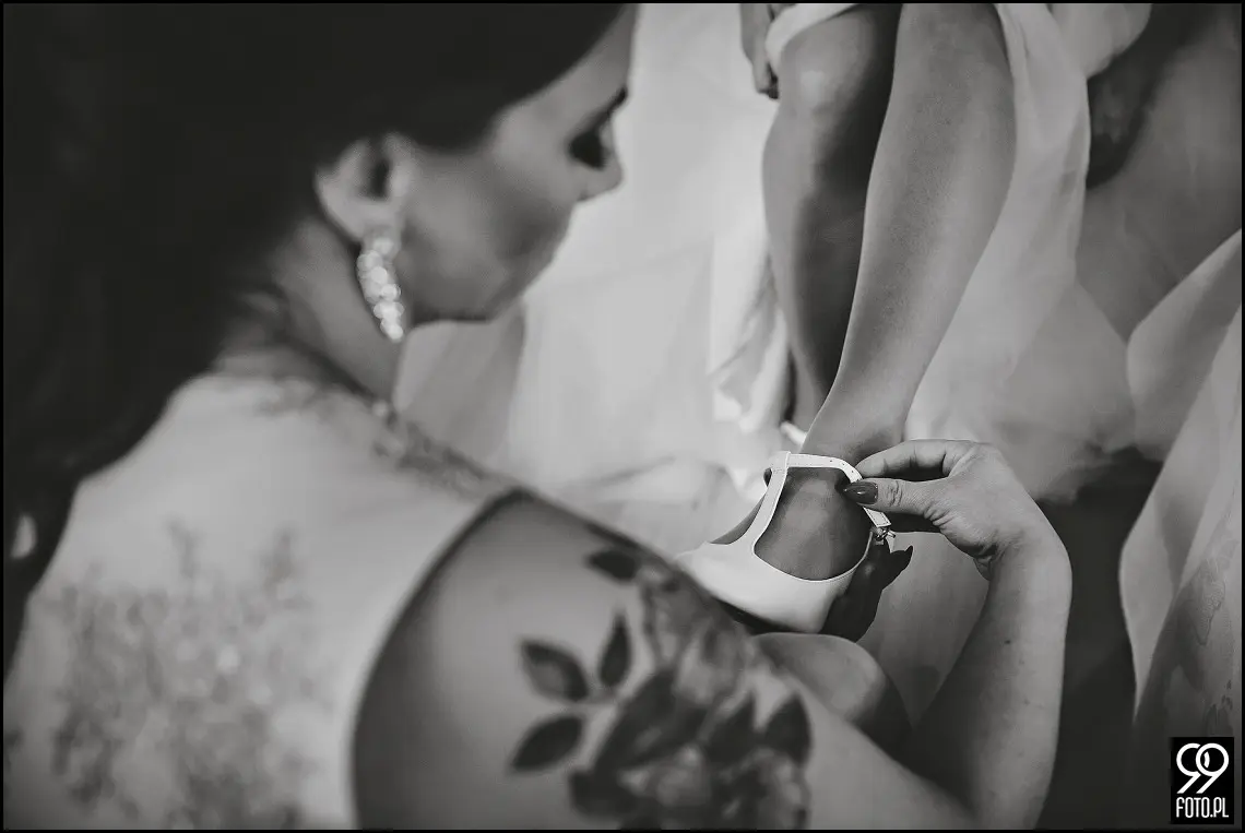 Zimowy ślub Kraków, Kościół na Szkanych Domach, reportaż ślubny Nowa Huta