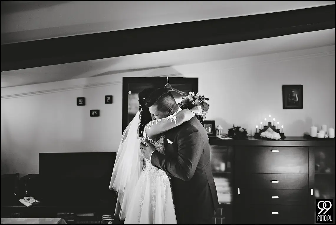 Zimowy ślub Kraków, Kościół na Szkanych Domach, reportaż ślubny Nowa Huta