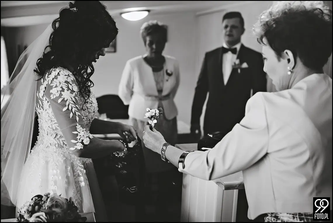 Zimowy ślub Kraków, Kościół na Szkanych Domach, reportaż ślubny Nowa Huta