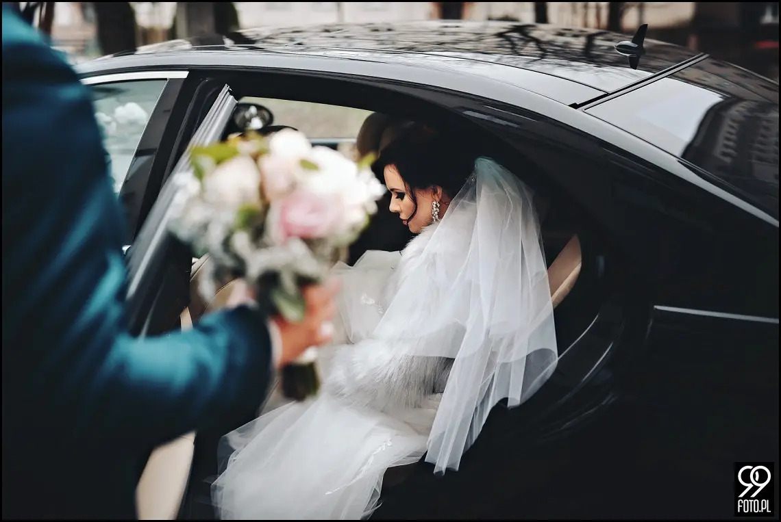 Zimowy ślub Kraków, Kościół na Szkanych Domach, reportaż ślubny Nowa Huta