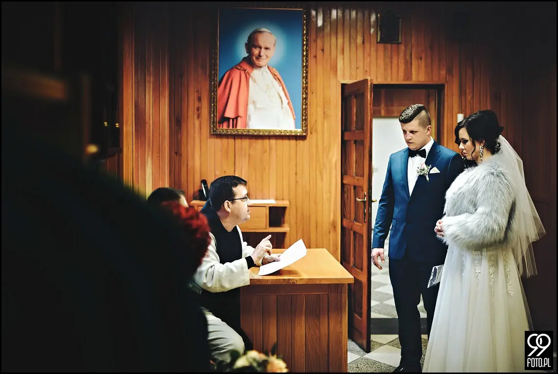 Zimowy ślub Kraków, Kościół na Szkanych Domach, reportaż ślubny Nowa Huta