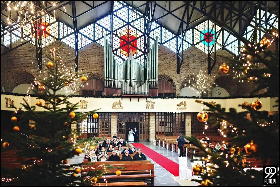 Zimowy ślub Kraków, Kościół na Szkanych Domach, reportaż ślubny Nowa Huta