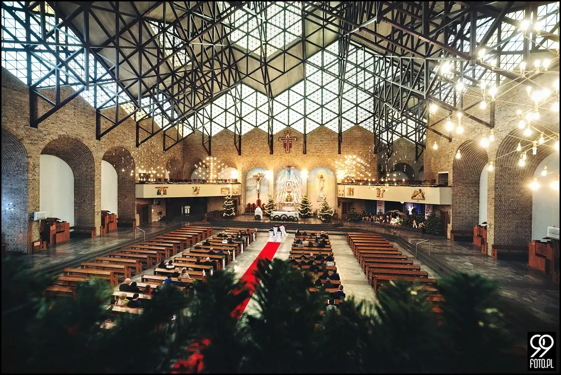 Zimowy ślub Kraków, Kościół na Szkanych Domach, reportaż ślubny Nowa Huta