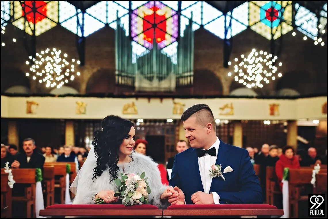 Zimowy ślub Kraków, Kościół na Szkanych Domach, reportaż ślubny Nowa Huta