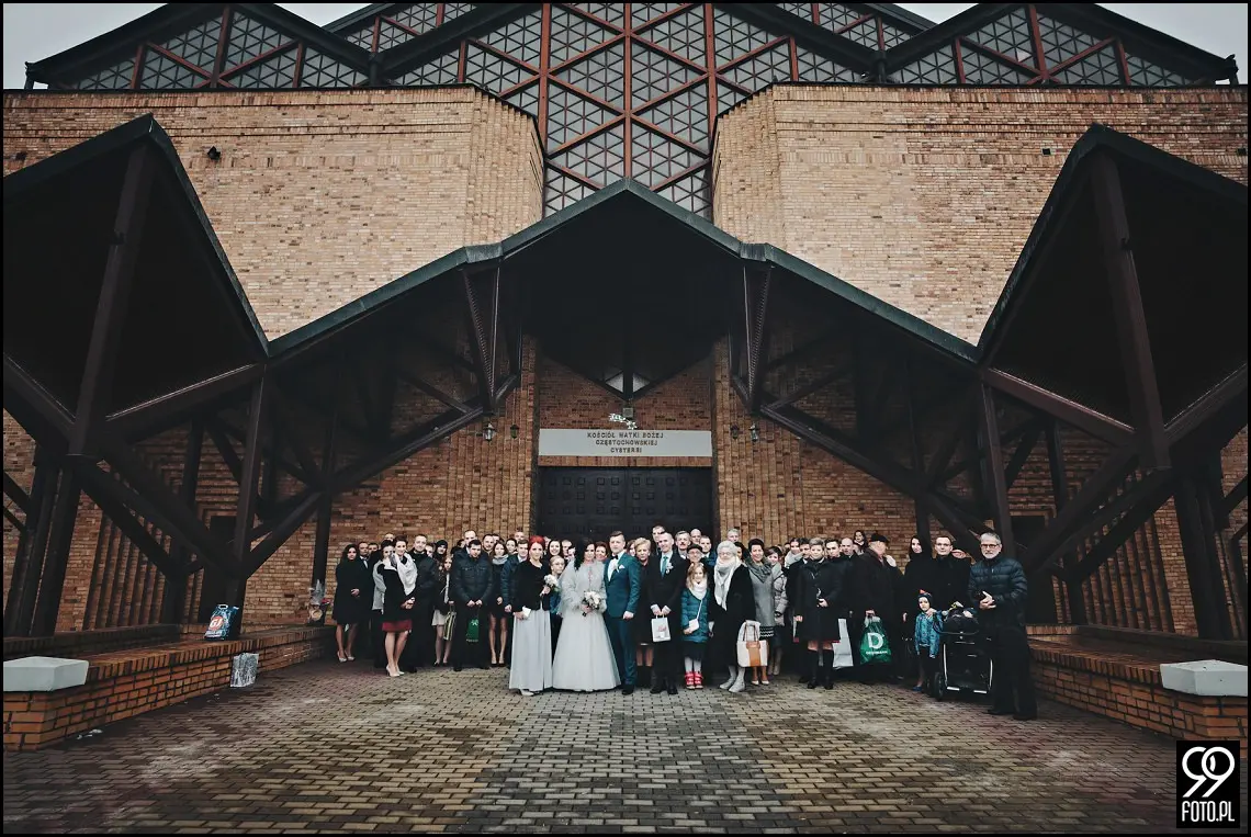 Zimowy ślub Kraków, Kościół na Szkanych Domach, reportaż ślubny Nowa Huta