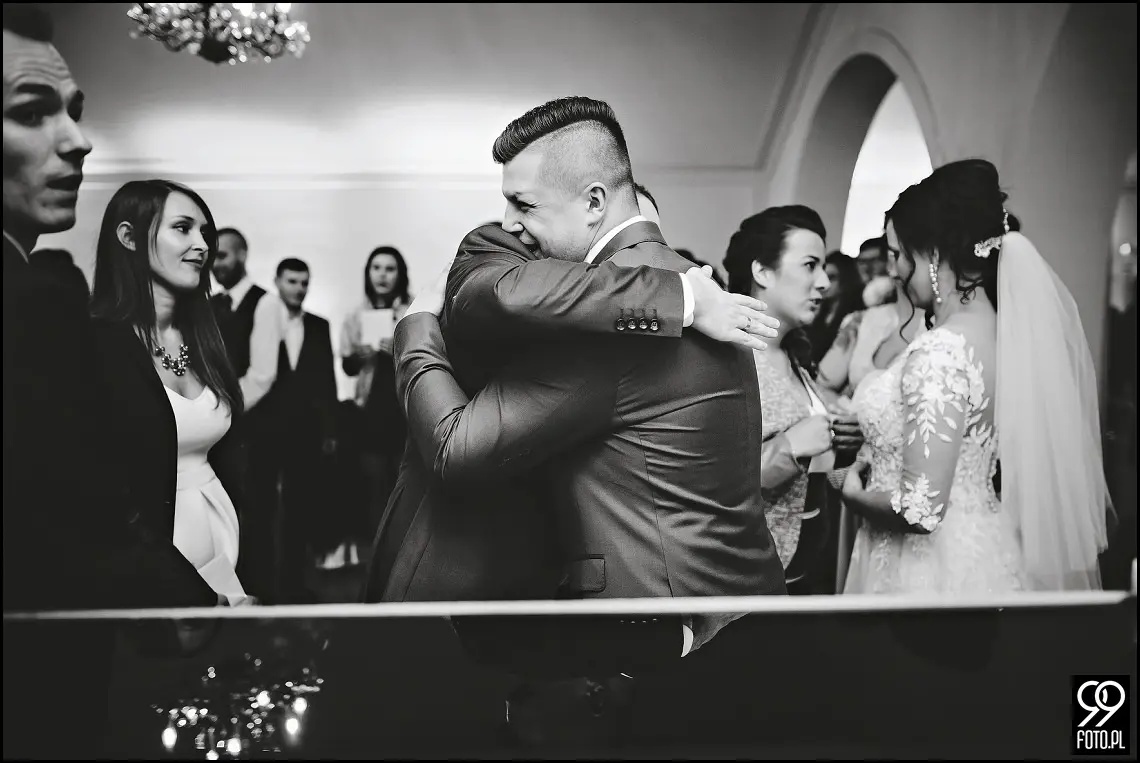 Zimowy ślub Kraków, Kościół na Szkanych Domach, reportaż ślubny Nowa Huta