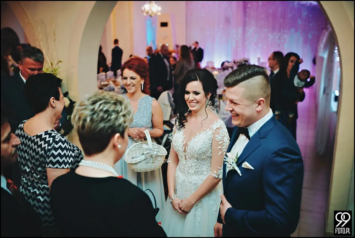 Zimowy ślub Kraków, Kościół na Szkanych Domach, reportaż ślubny Nowa Huta