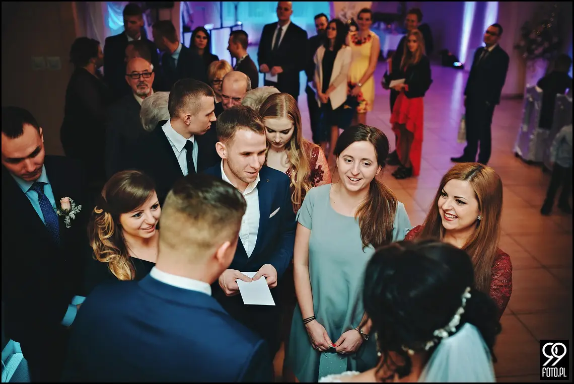 Zimowy ślub Kraków, Kościół na Szkanych Domach, reportaż ślubny Nowa Huta