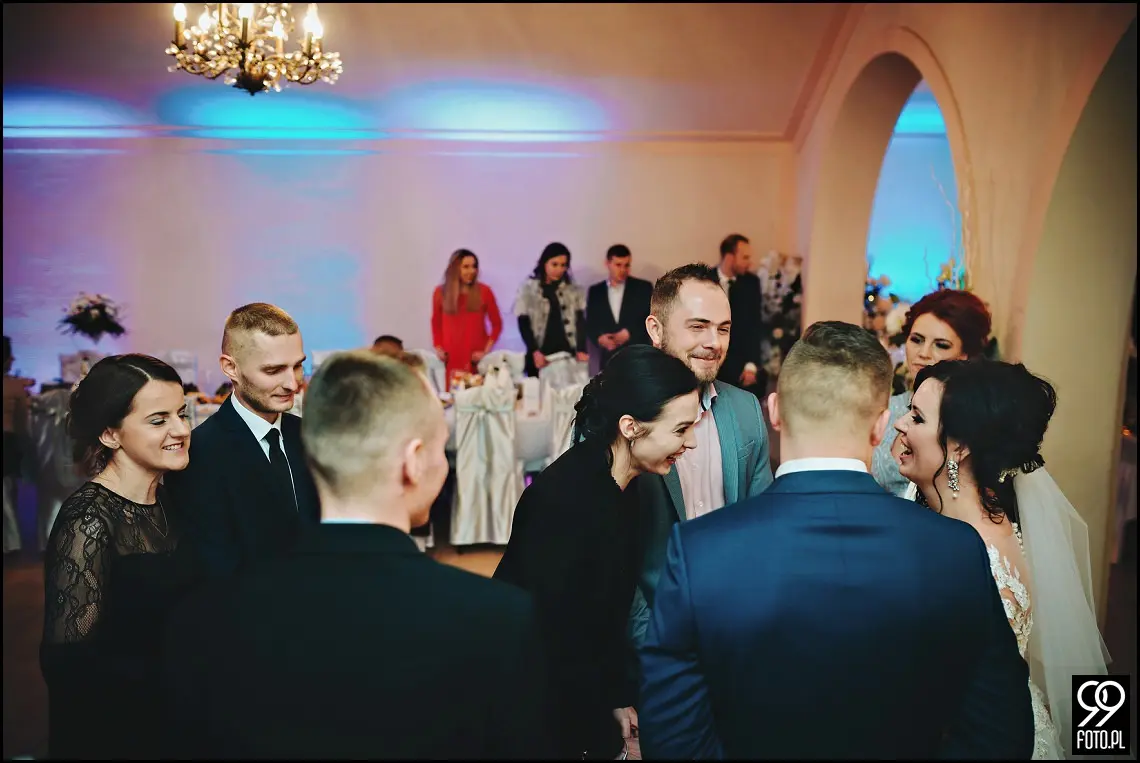 Zimowy ślub Kraków, Kościół na Szkanych Domach, reportaż ślubny Nowa Huta