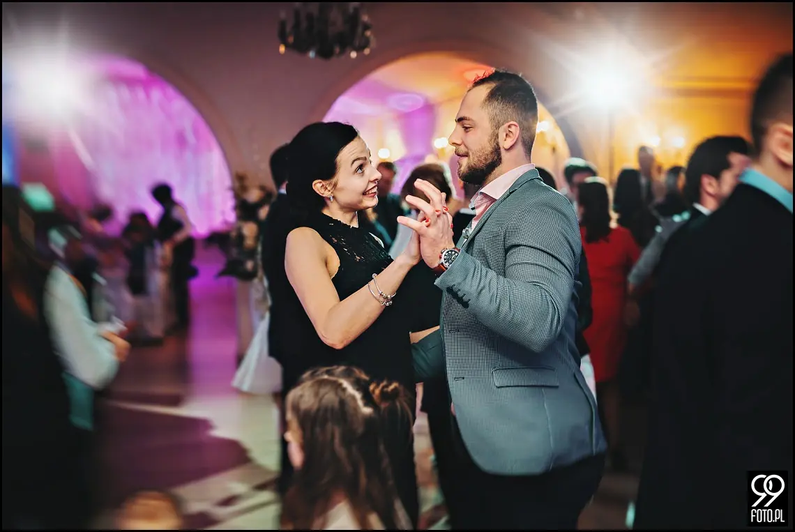 Zimowy ślub Kraków, Kościół na Szkanych Domach, reportaż ślubny Nowa Huta