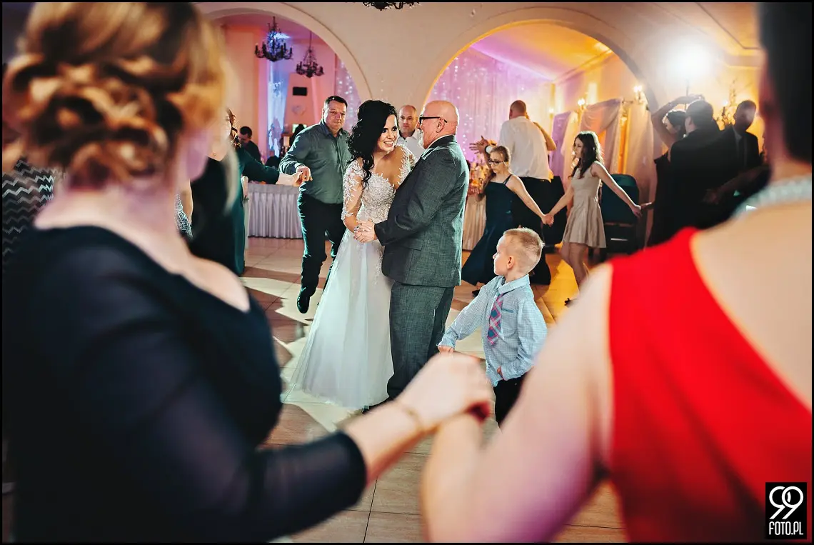 Zimowy ślub Kraków, Kościół na Szkanych Domach, reportaż ślubny Nowa Huta