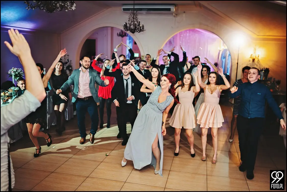 Zimowy ślub Kraków, Kościół na Szkanych Domach, reportaż ślubny Nowa Huta