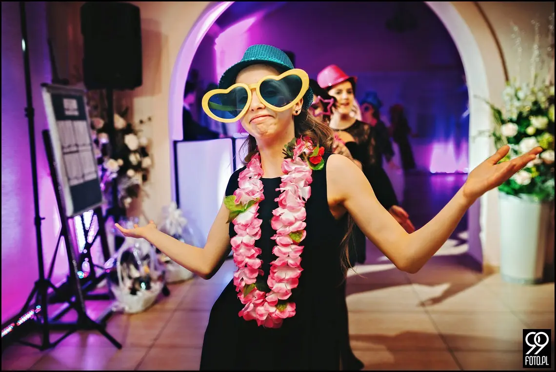 Zimowy ślub Kraków, Kościół na Szkanych Domach, reportaż ślubny Nowa Huta