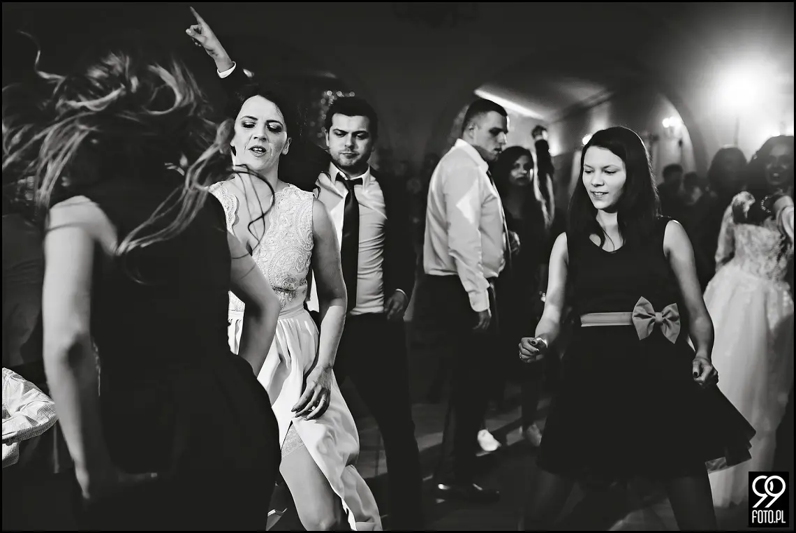 Zimowy ślub Kraków, Kościół na Szkanych Domach, reportaż ślubny Nowa Huta