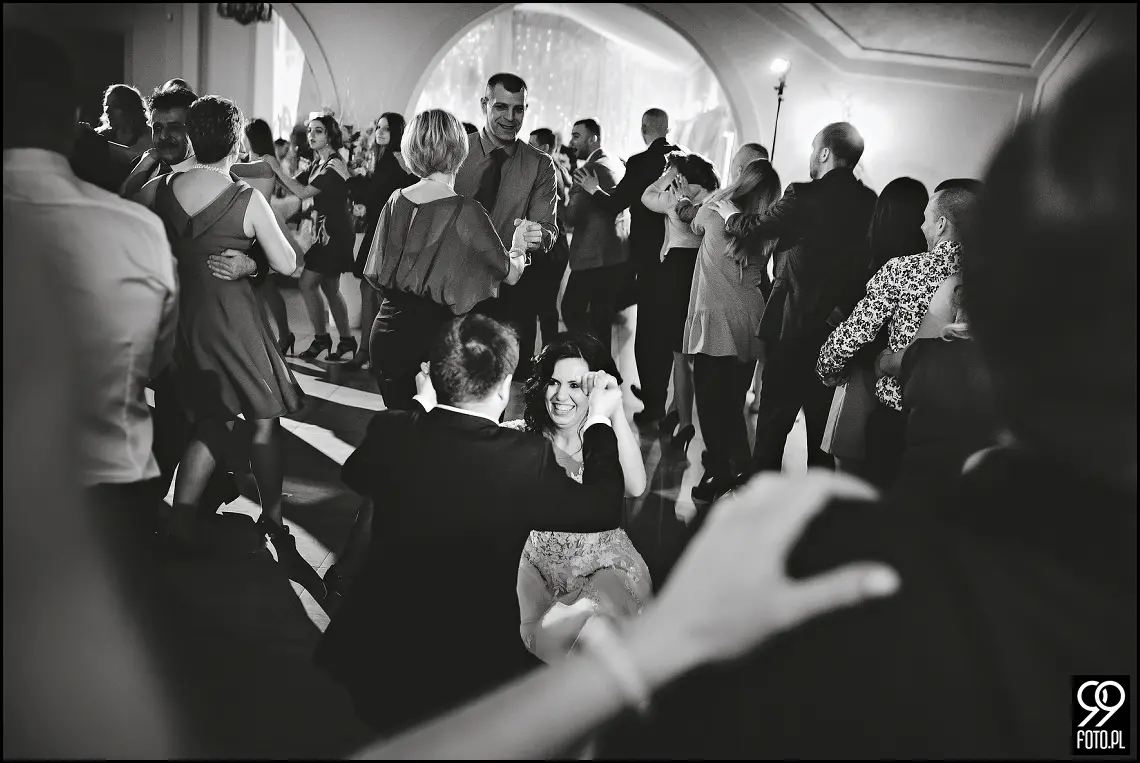 Zimowy ślub Kraków, Kościół na Szkanych Domach, reportaż ślubny Nowa Huta