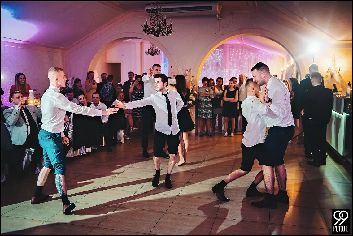 Zimowy ślub Kraków, Kościół na Szkanych Domach, reportaż ślubny Nowa Huta