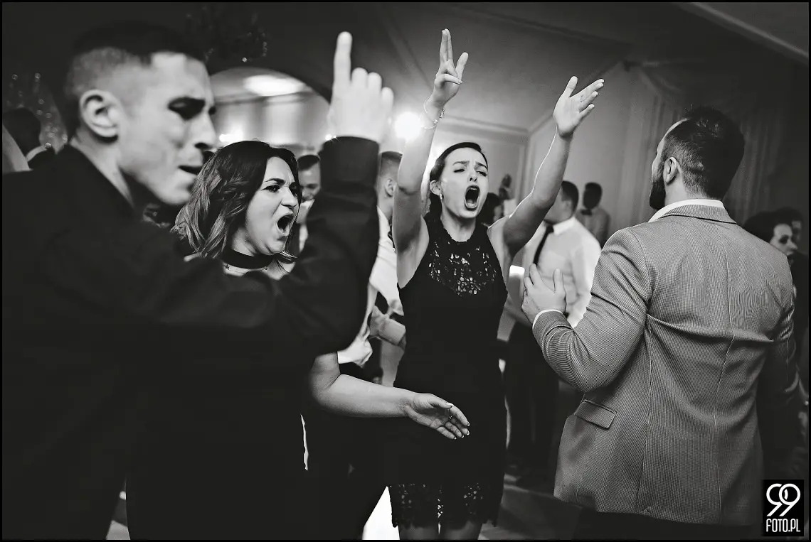 Zimowy ślub Kraków, Kościół na Szkanych Domach, reportaż ślubny Nowa Huta