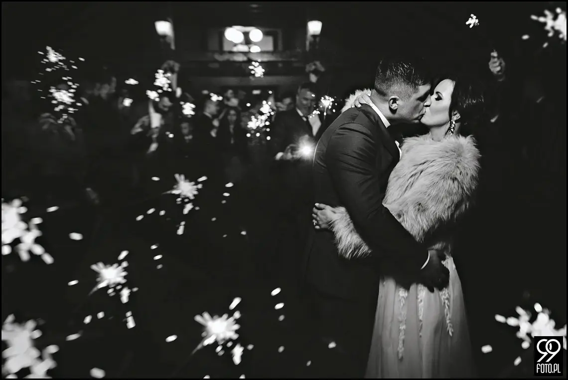 Zimowy ślub Kraków, Kościół na Szkanych Domach, reportaż ślubny Nowa Huta