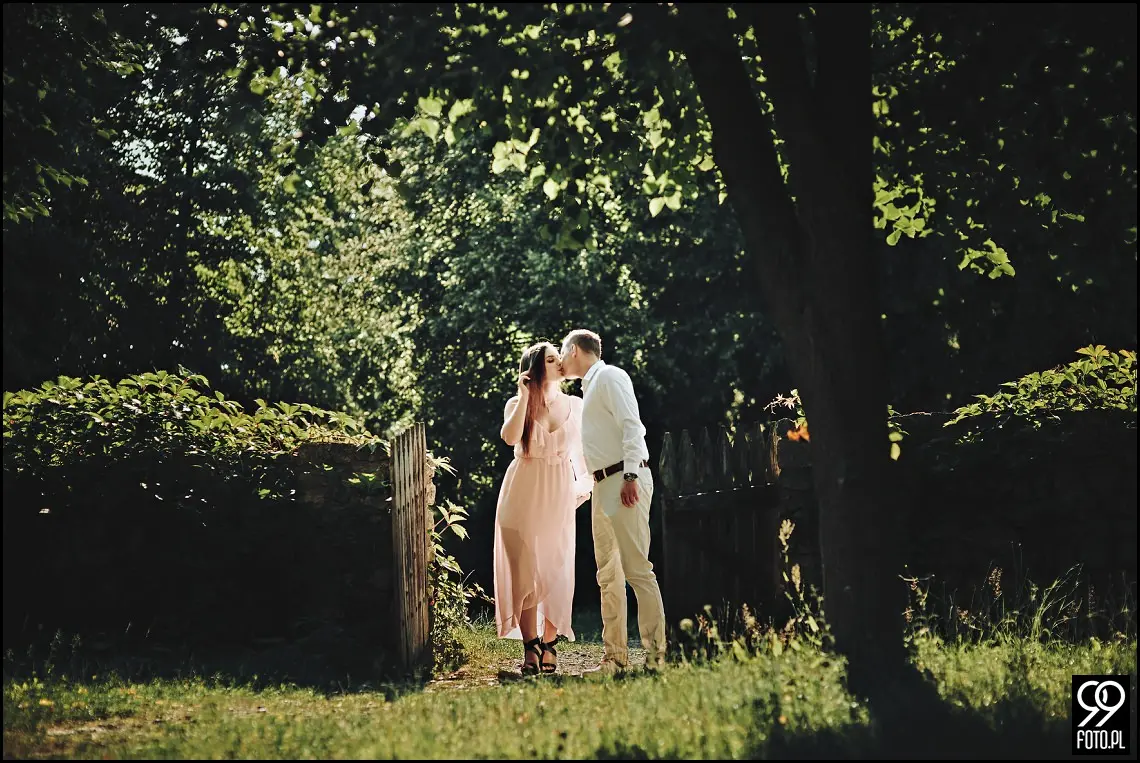 Sesja narzeczeńska w Krakowie, Nadwiślański Park Etnograficzny Wygiełzów, Zamek Lipowiec