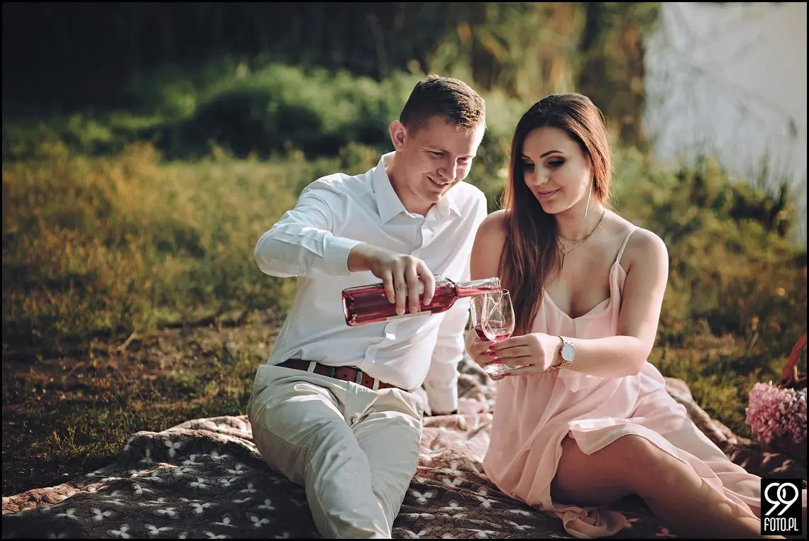 Sesja narzeczeńska w Krakowie, Nadwiślański Park Etnograficzny Wygiełzów, Zamek Lipowiec