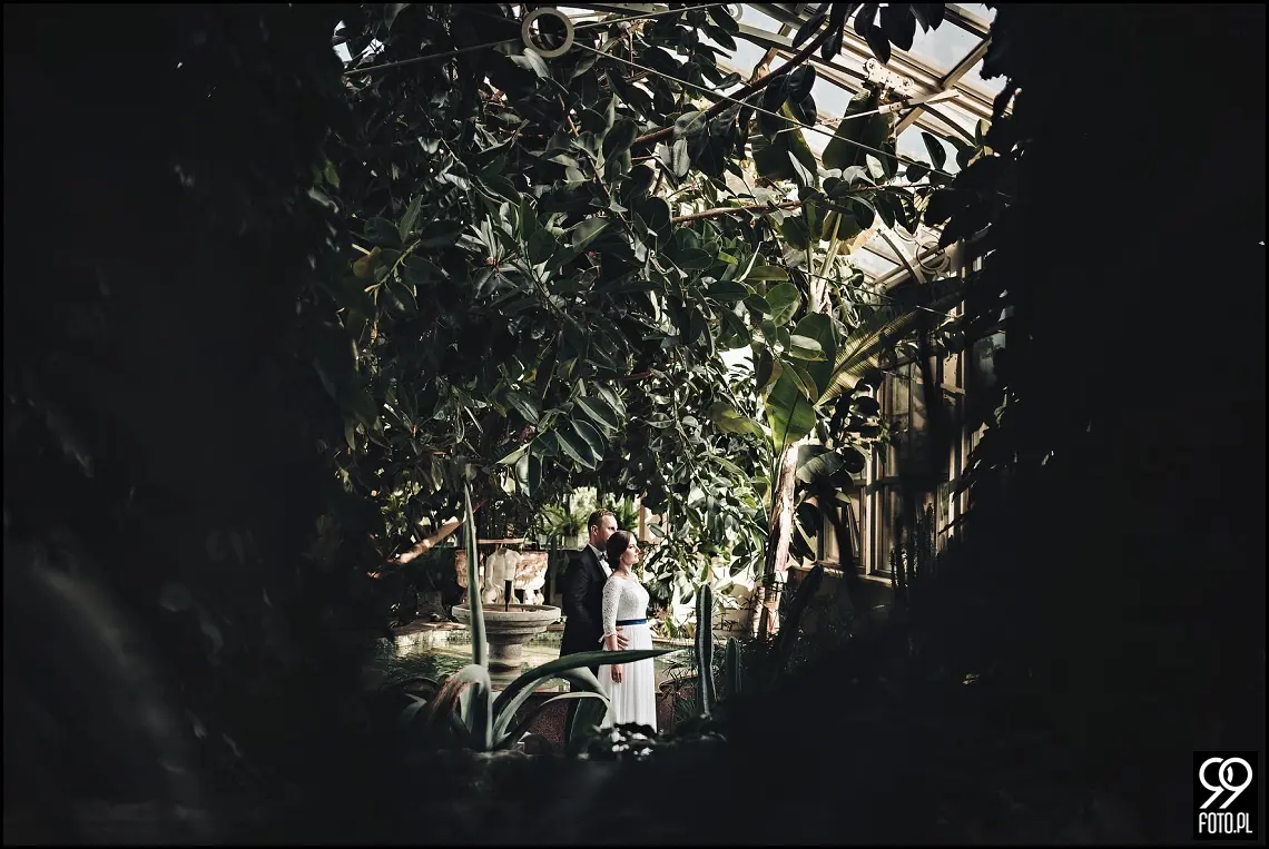 zamek moszna, plenerowa sesja fotograficzna, zdjęcia ślubne w pałacu