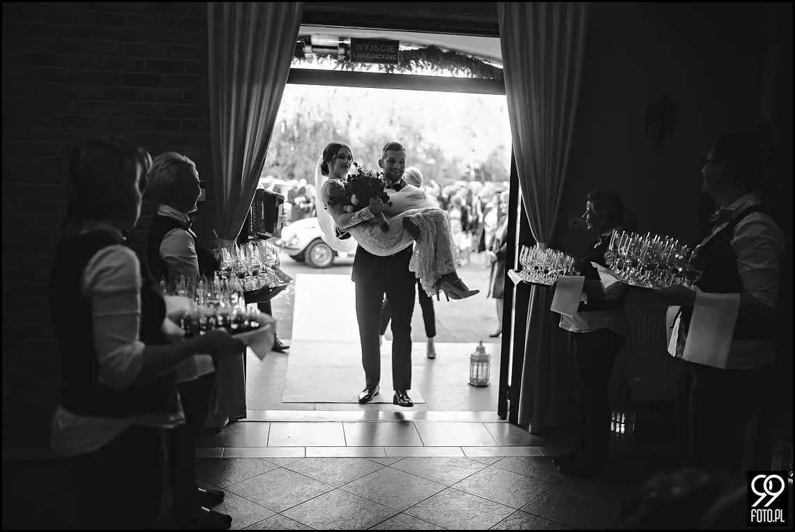 Zielone Wzgórze Koniusza, fotograf ślubny Proszowice, garbus do ślubu