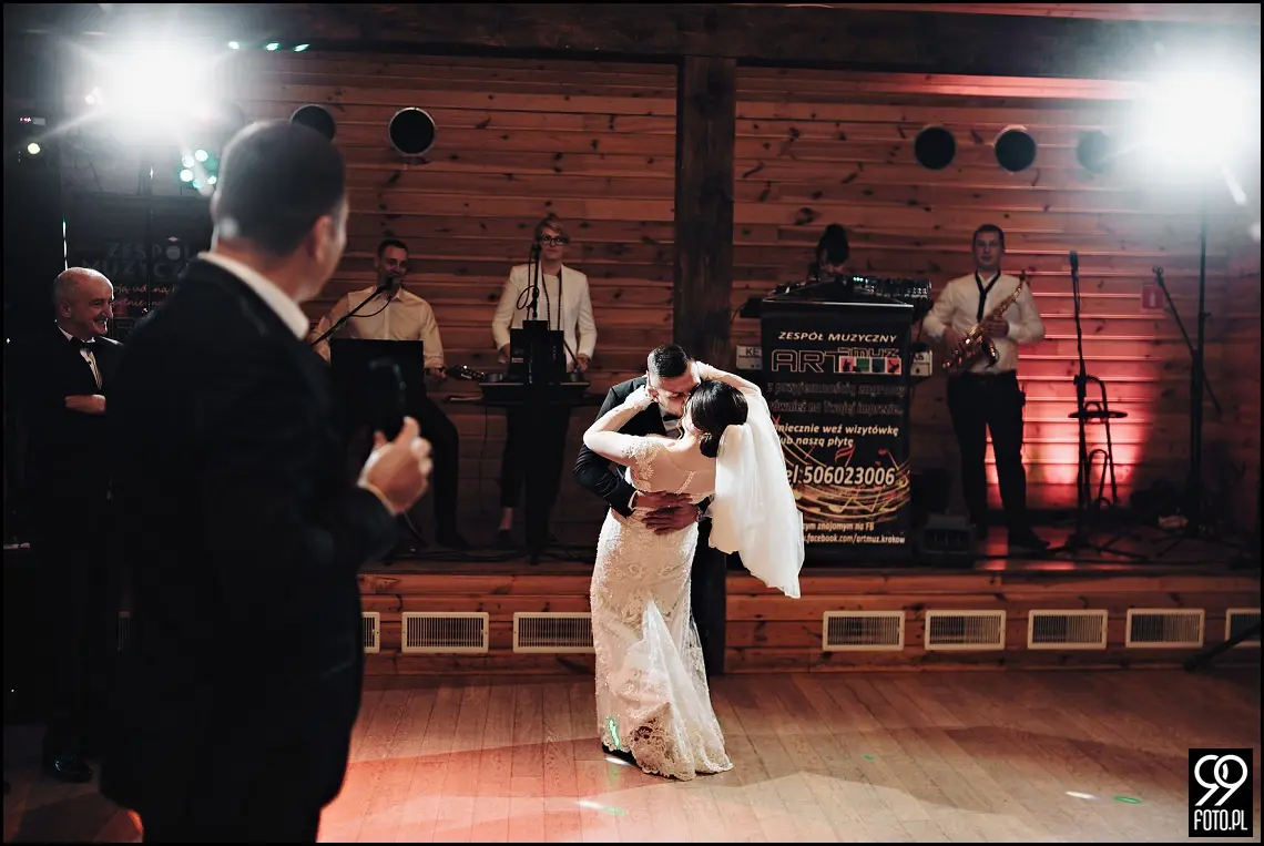 Zielone Wzgórze Koniusza, fotograf ślubny Proszowice, garbus do ślubu