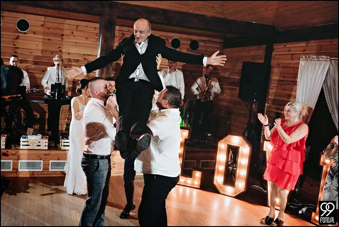 Zielone Wzgórze Koniusza, fotograf ślubny Proszowice, garbus do ślubu