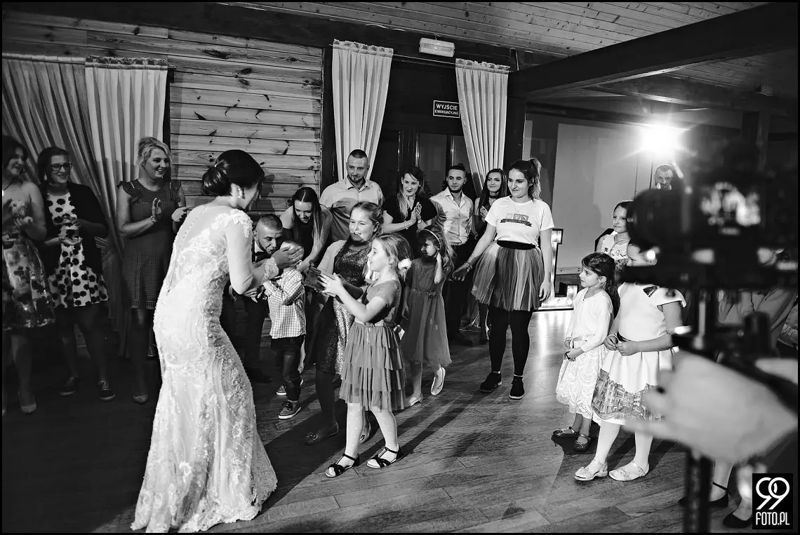 Zielone Wzgórze Koniusza, fotograf ślubny Proszowice, garbus do ślubu