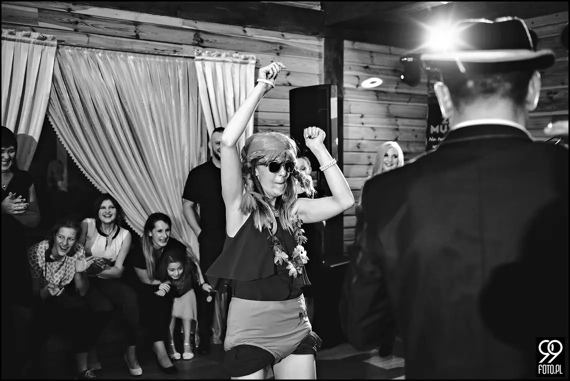 Zielone Wzgórze Koniusza, fotograf ślubny Proszowice, garbus do ślubu