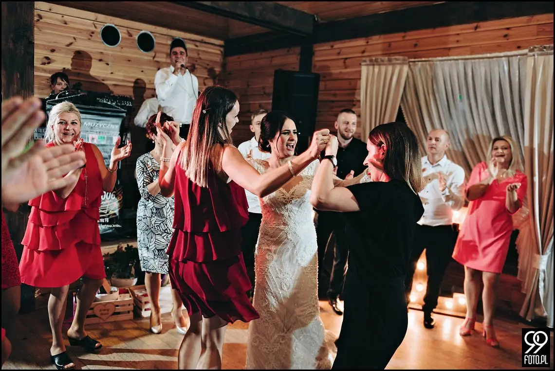 Zielone Wzgórze Koniusza, fotograf ślubny Proszowice, garbus do ślubu