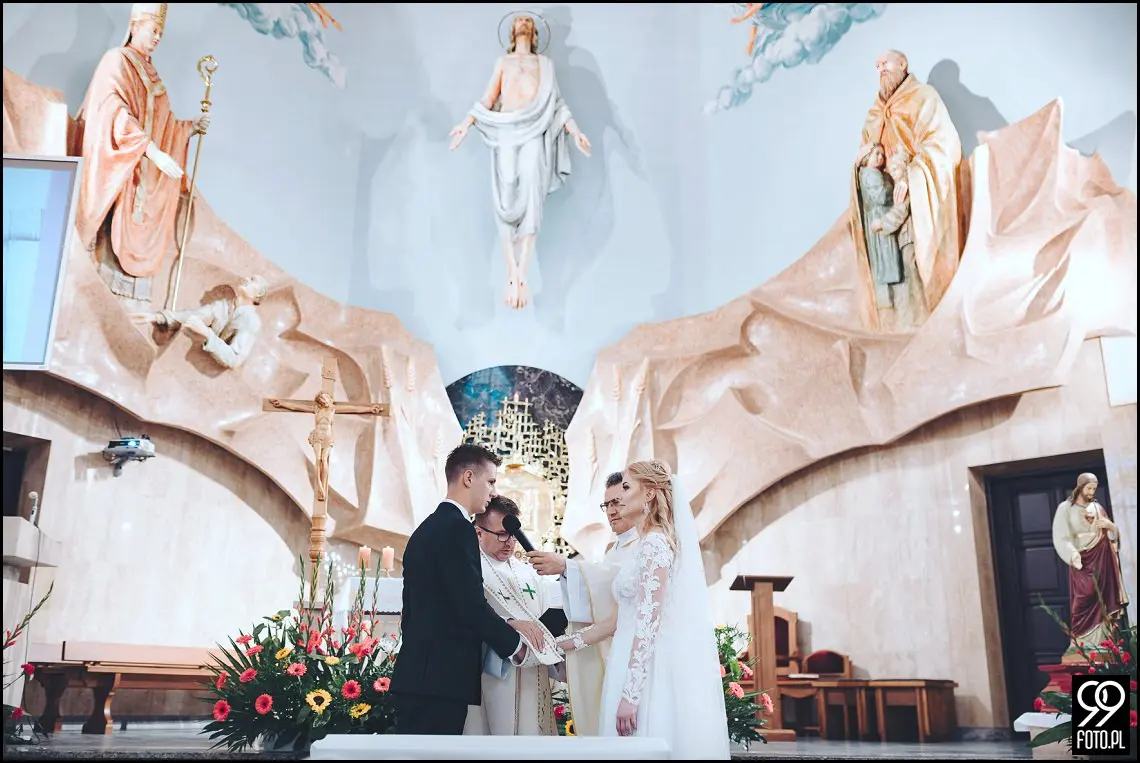 wesele w bystrej, ogród pełen lawendy klimontów, plener o zachodzie słońca