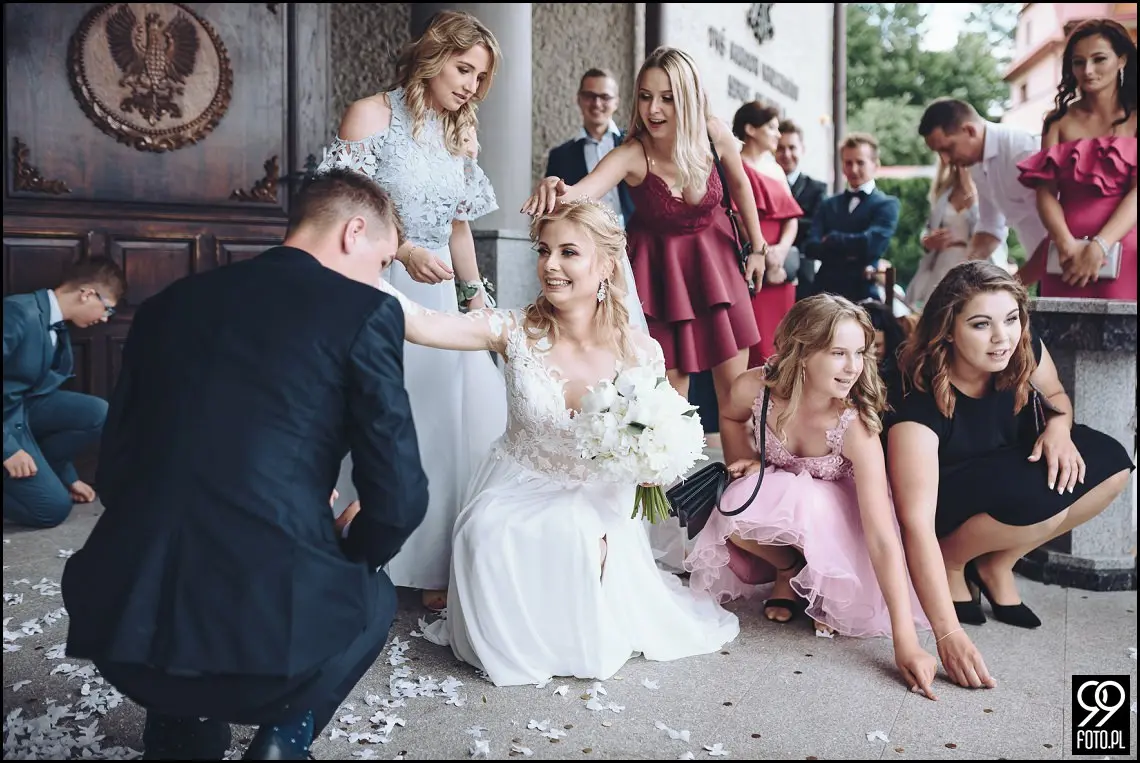 wesele w bystrej, ogród pełen lawendy klimontów, plener o zachodzie słońca