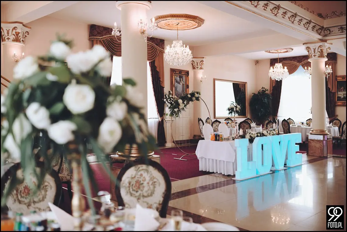 wesele w bystrej, ogród pełen lawendy klimontów, plener o zachodzie słońca