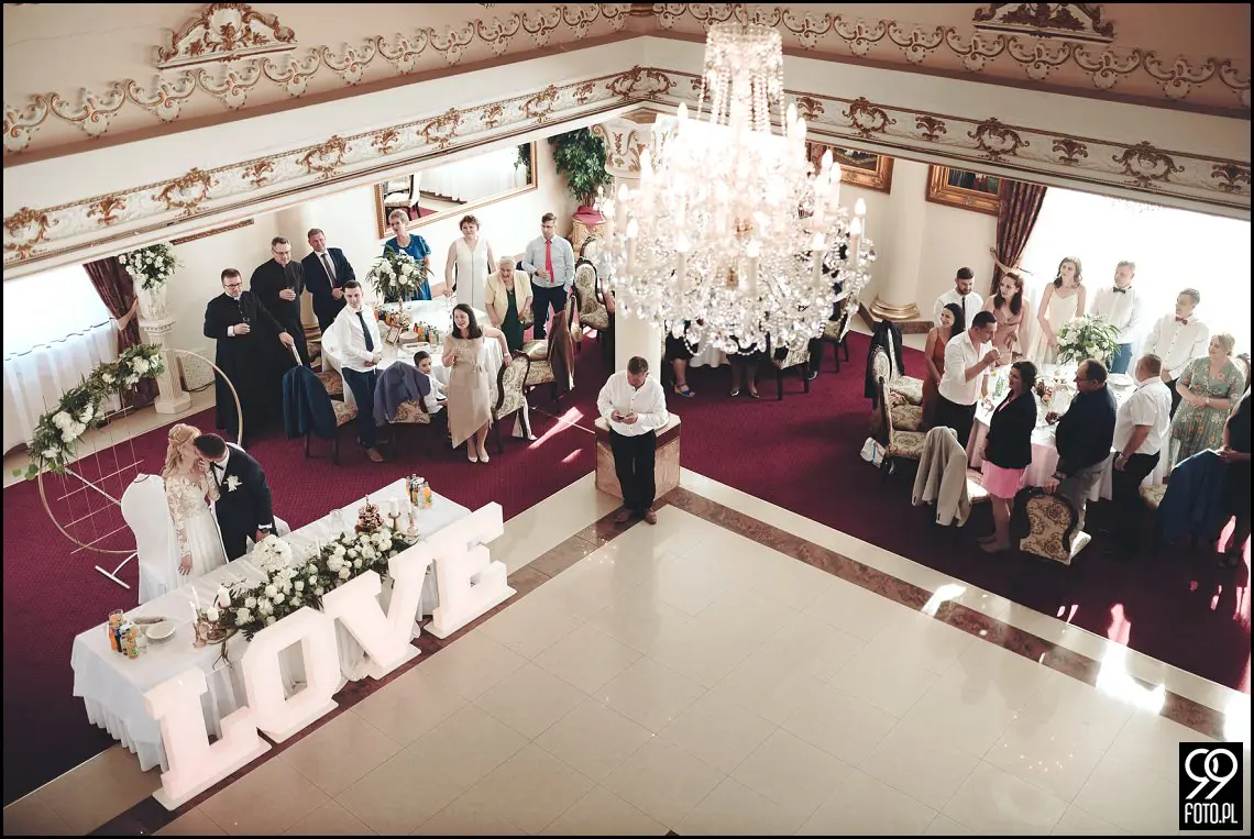 wesele w bystrej, ogród pełen lawendy klimontów, plener o zachodzie słońca