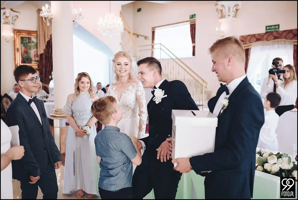 wesele w bystrej, ogród pełen lawendy klimontów, plener o zachodzie słońca