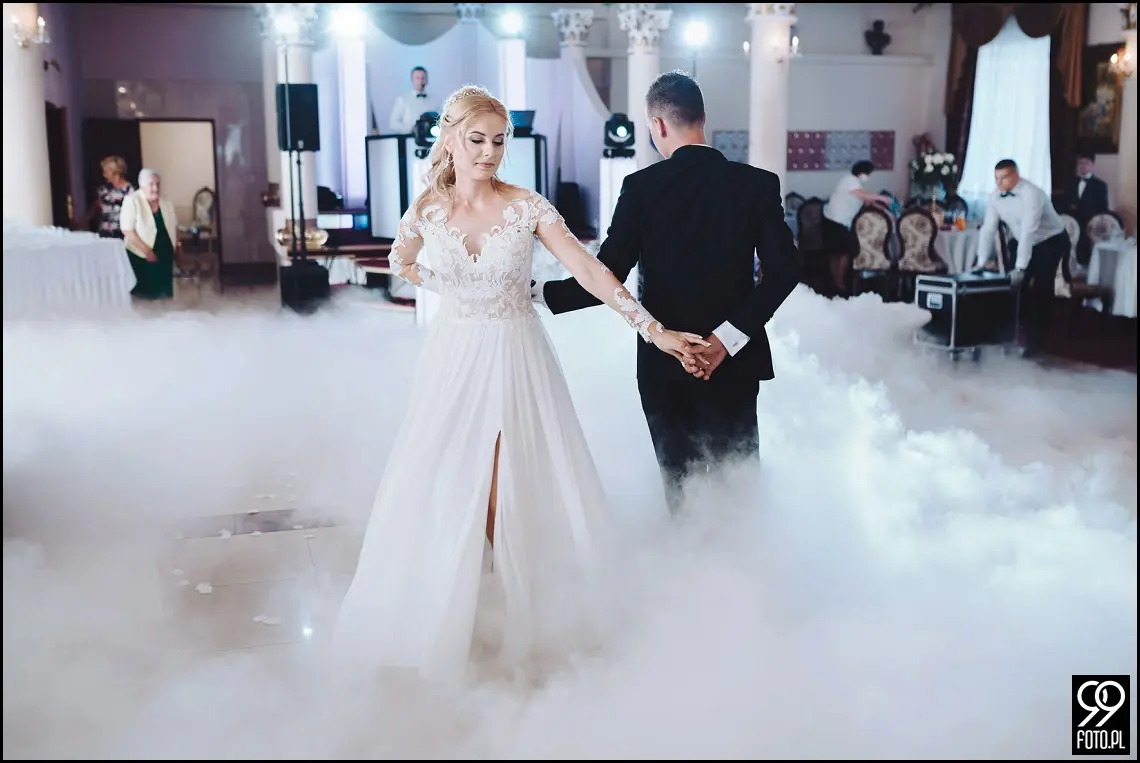 wesele w bystrej, ogród pełen lawendy klimontów, plener o zachodzie słońca