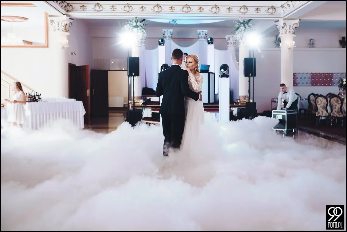 wesele w bystrej, ogród pełen lawendy klimontów, plener o zachodzie słońca